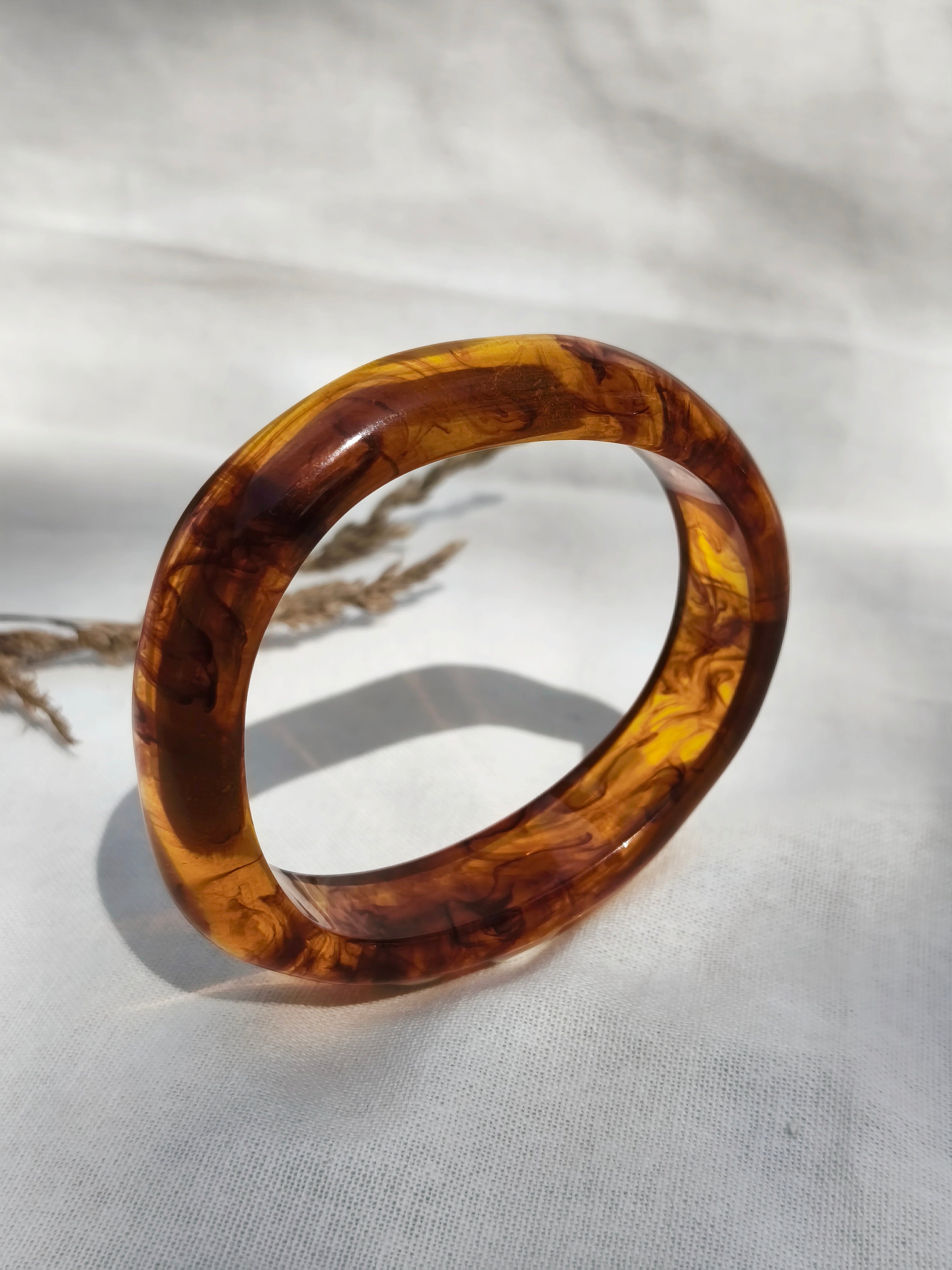 Jonc fermé en résine colorée marron