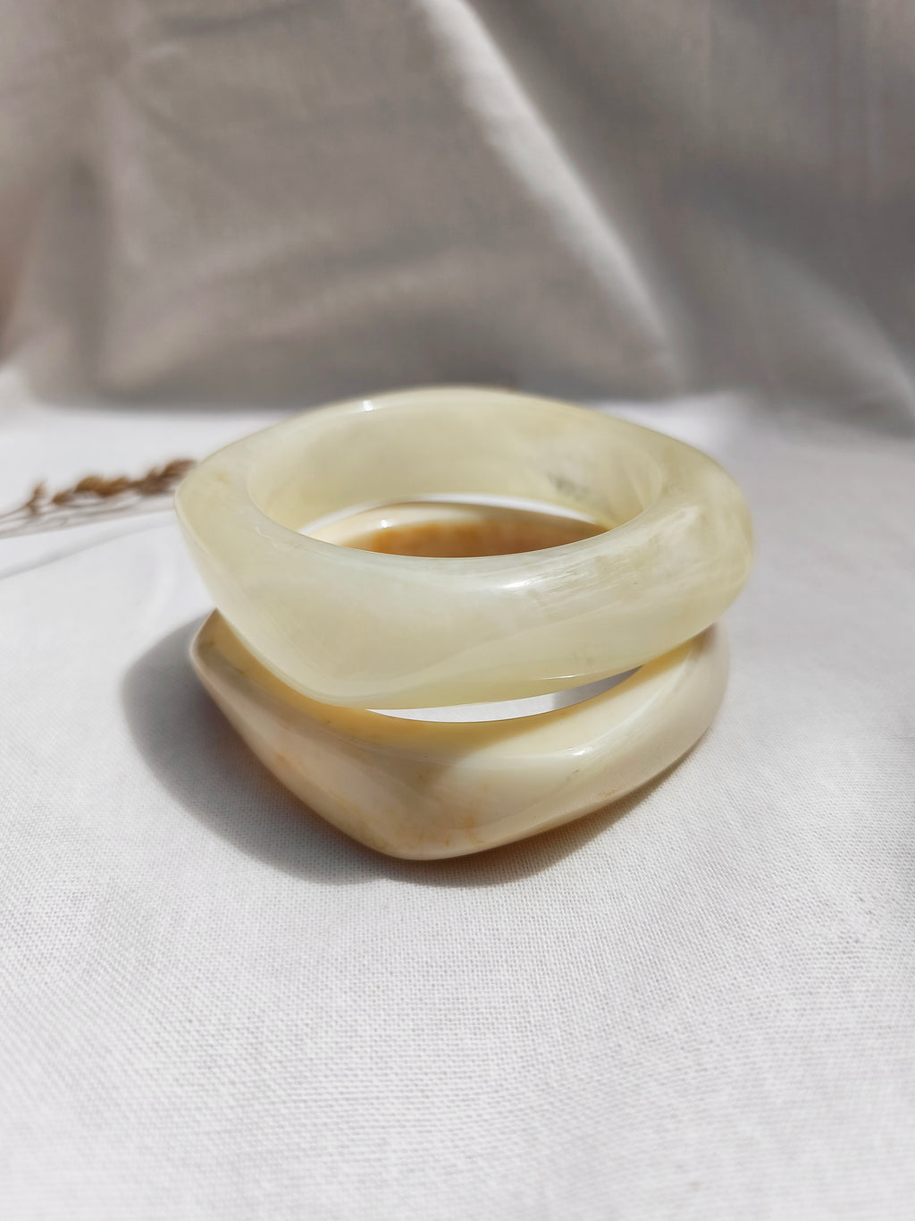 Bracelet en résine blanc marbré