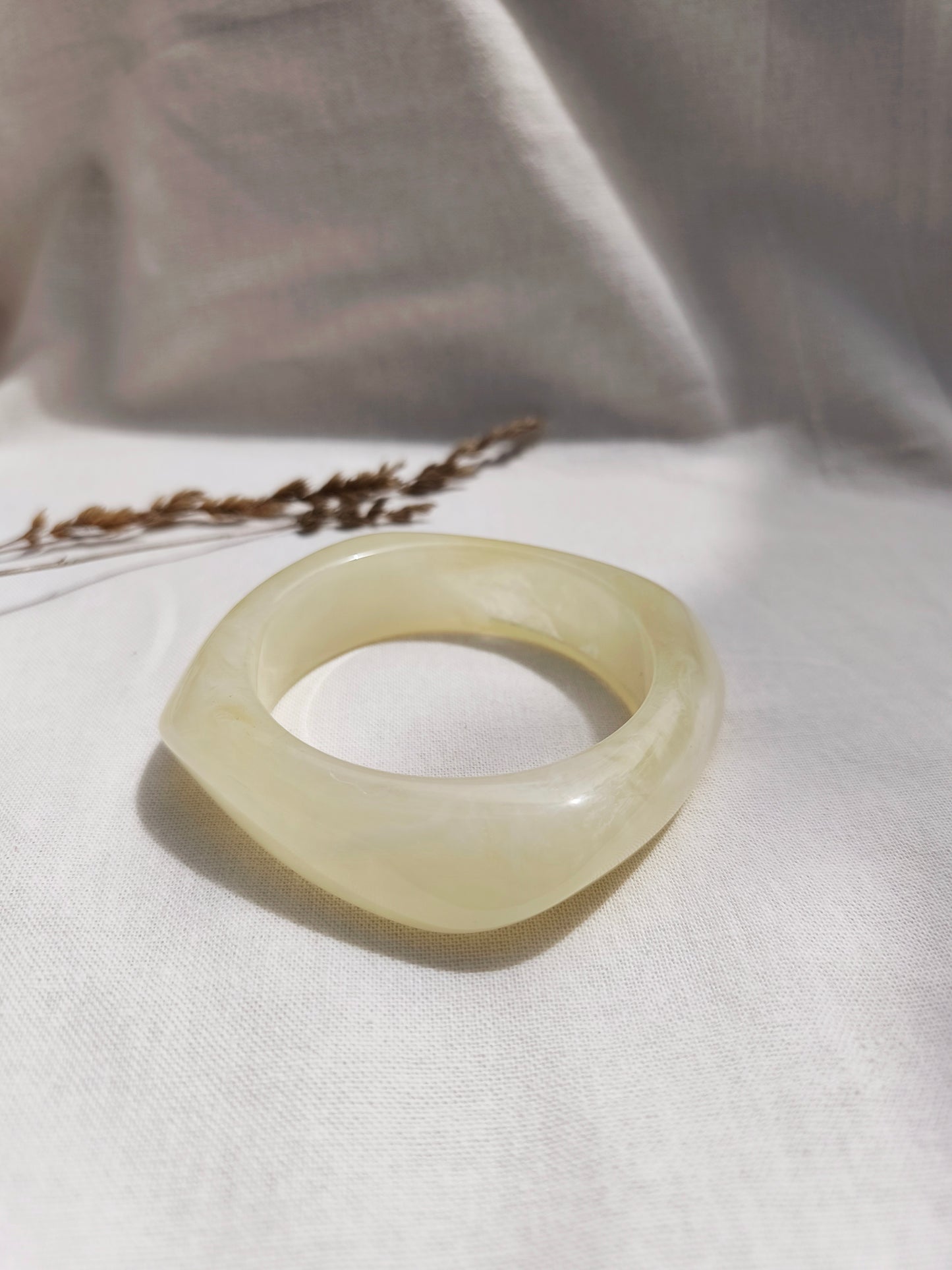 Bracelet en résine blanc marbré