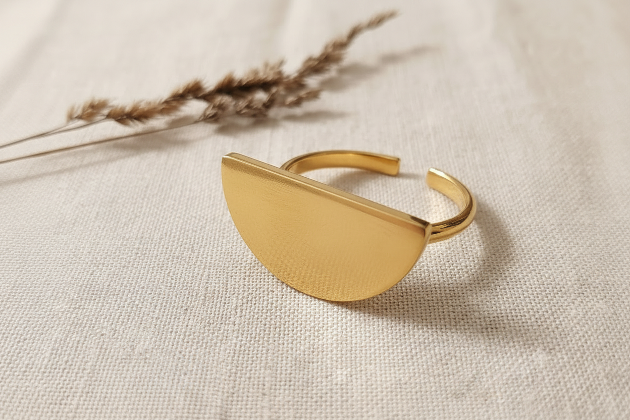 Bague dorée demi-disque
